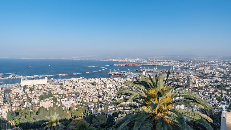 Blick auf Haifa vom Berg Karmel. Hier wurden im Oktober sieben Personen festgenommen, die aus Aserbaidschan stammen. Ihnen wird Spionage für den Iran vorgeworfen.