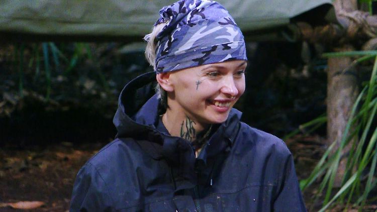 Lacht, als Anna-Carina bei ihrem Auszug wegen ihr weint: Edith Stehfest (RTL)