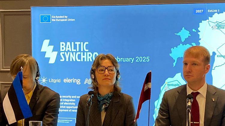 In unscheinbarer Atmosphäre präsentieren die baltischen Energieminister Ende Januar einen historischen Schritt: Estland, Lettland und Litauen werden ins europäische Stromnetz integriert.