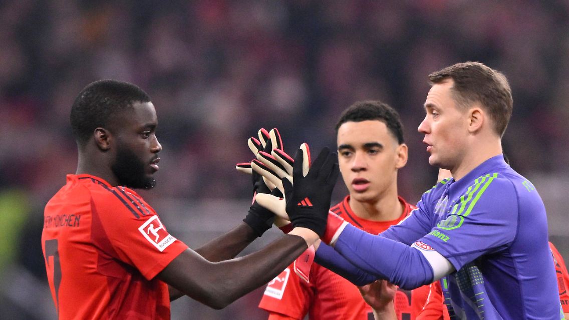 Upamecano könnte verlängern, Musiala soll verlängern, Neuer hat verlängert und Pavlovic (v.l.n.r.) bleibt bis 2029.