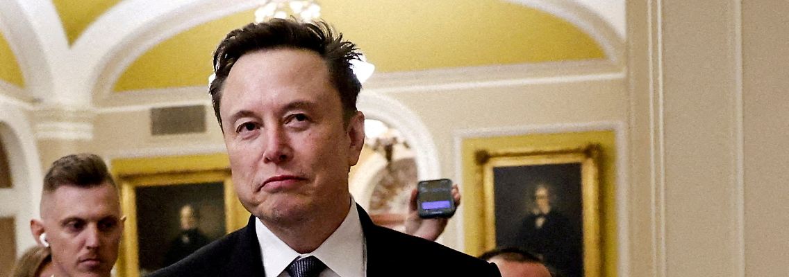 2025-02-07T223323Z_1406125441_RC24JBAKMTGM_RTRMADP_3_ELON-MUSK-JP-MORGAN.JPG
