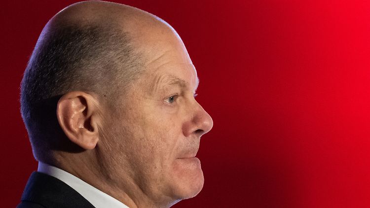 Kanzler Scholz findet den Wortbruch von CDU-Chef Merz "bedrückend".