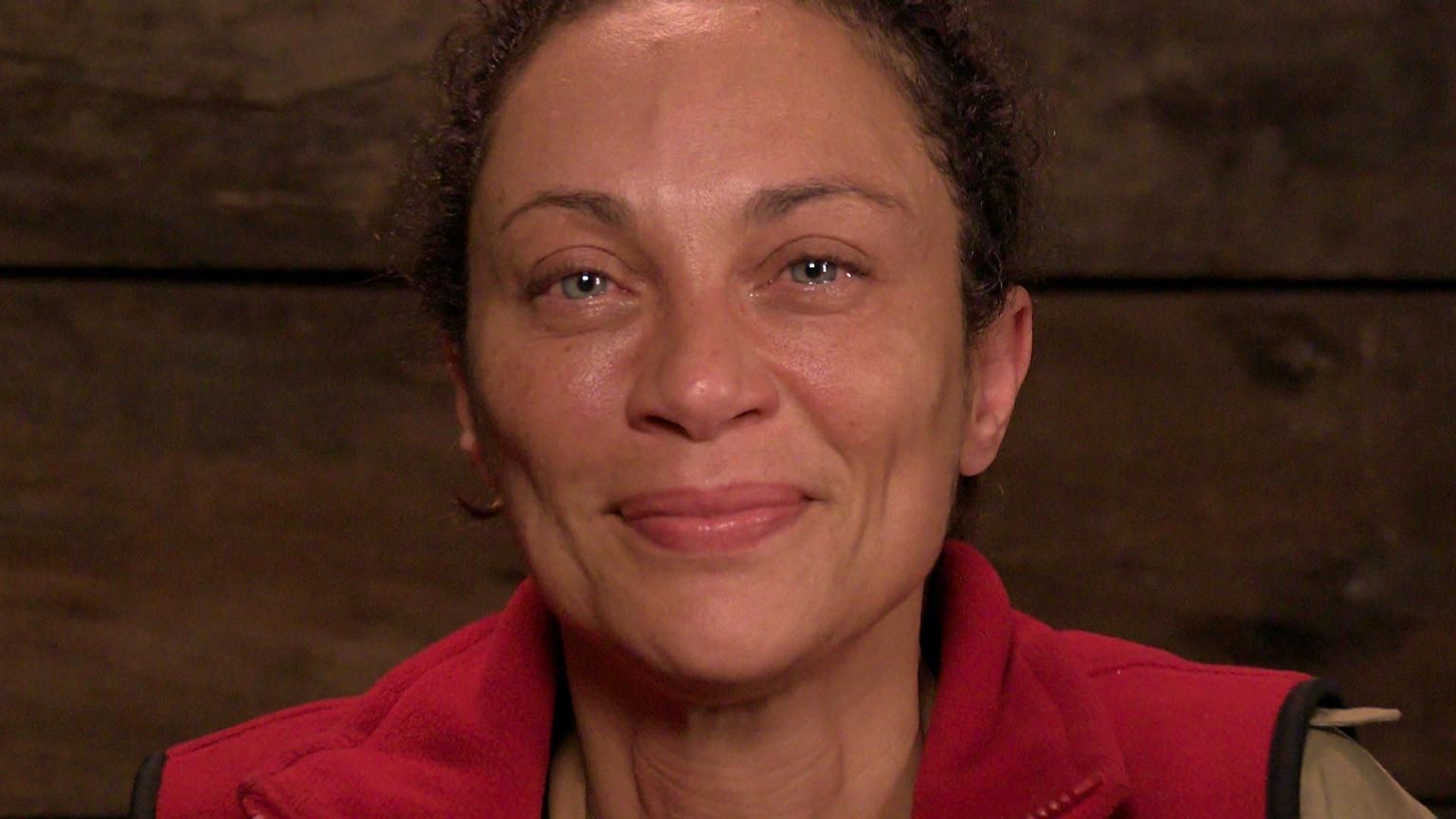 Das Halbfinale im Dschungelcamp bringt die letzten Stars an ihre Grenzen. Aber unsere Lilly ist guter Dinge, denkt nicht an morgen und lebt nur im Moment. 