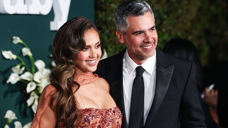 Sie haben drei gemeinsame Kinder: Jessica Alba und Cash Warren.
