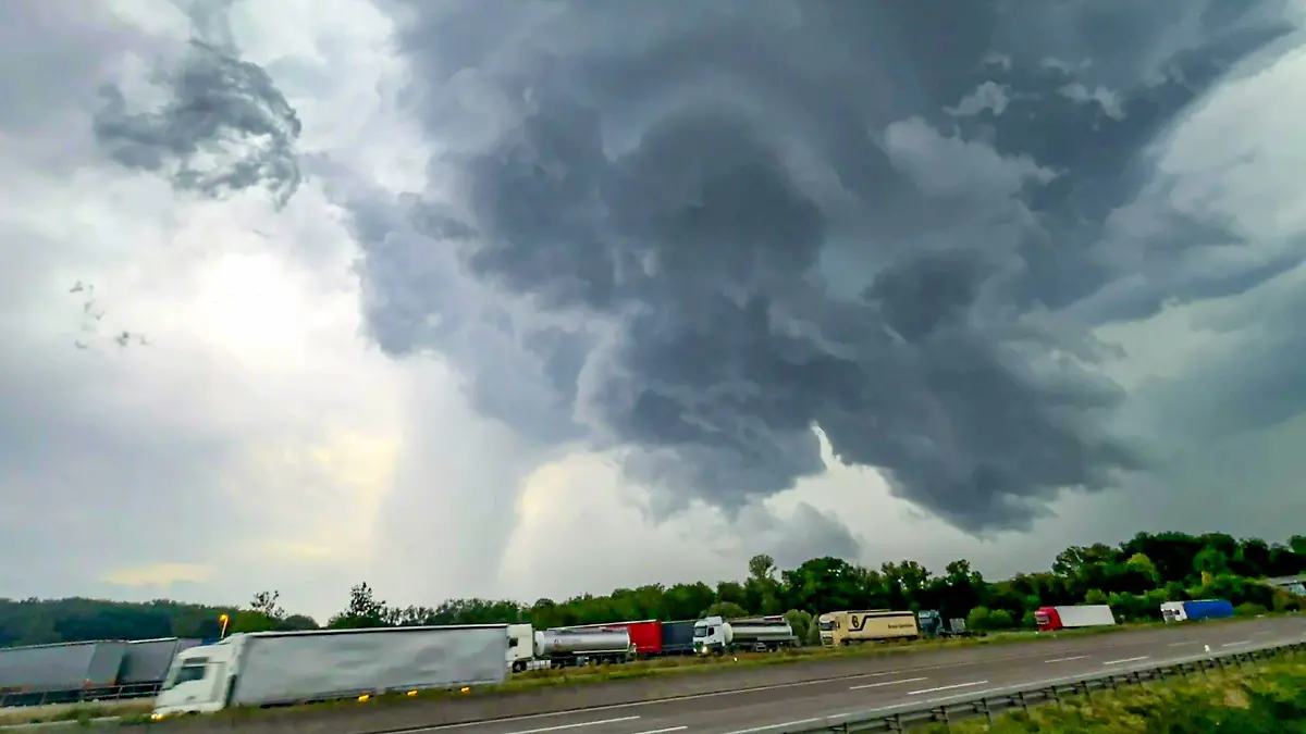 eea1895ee2eba87be2c82e1168fcd317