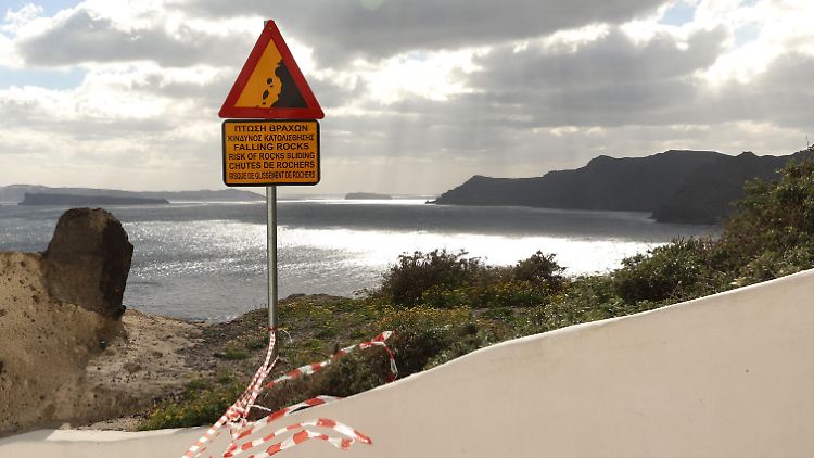 Touristen, aber auch viele Anwohner haben Santorini aus Angst vor einem schweren Erdbeben verlassen.