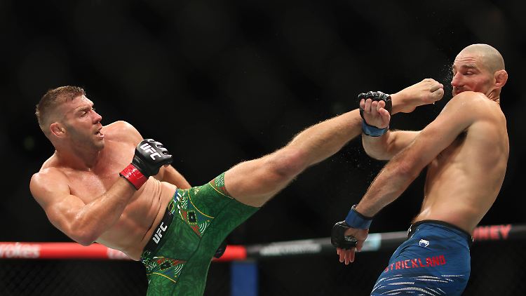 Dricus Du Plessis (l.) bleibt in der UFC weiterhin ungeschlagen.