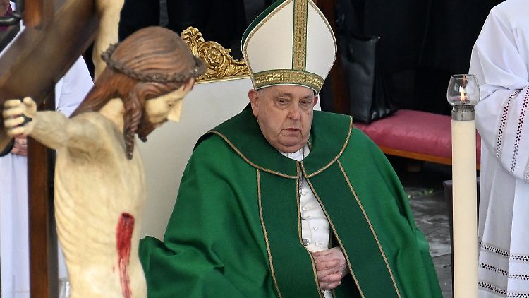 Der Assistent des Papstes brachte die Predigt statt Franziskus zu Ende.