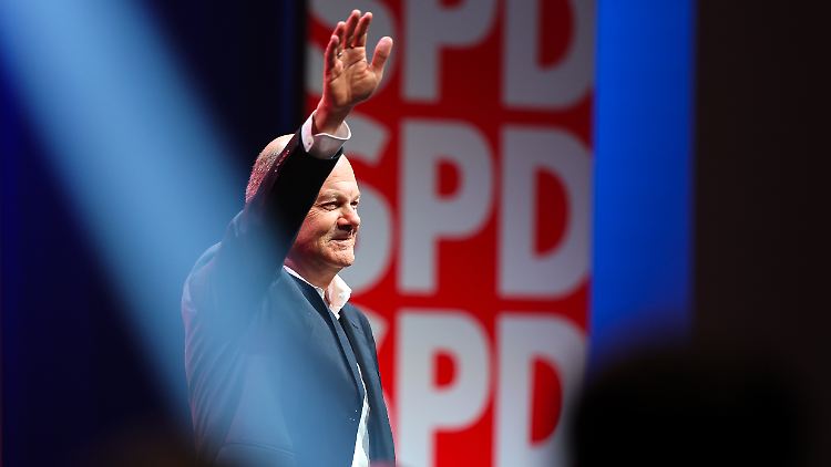 Olaf Scholz bei einer Wahlkampfveranstaltung: Die SPD warnt weiter intensiv vor Friedrich Merz.