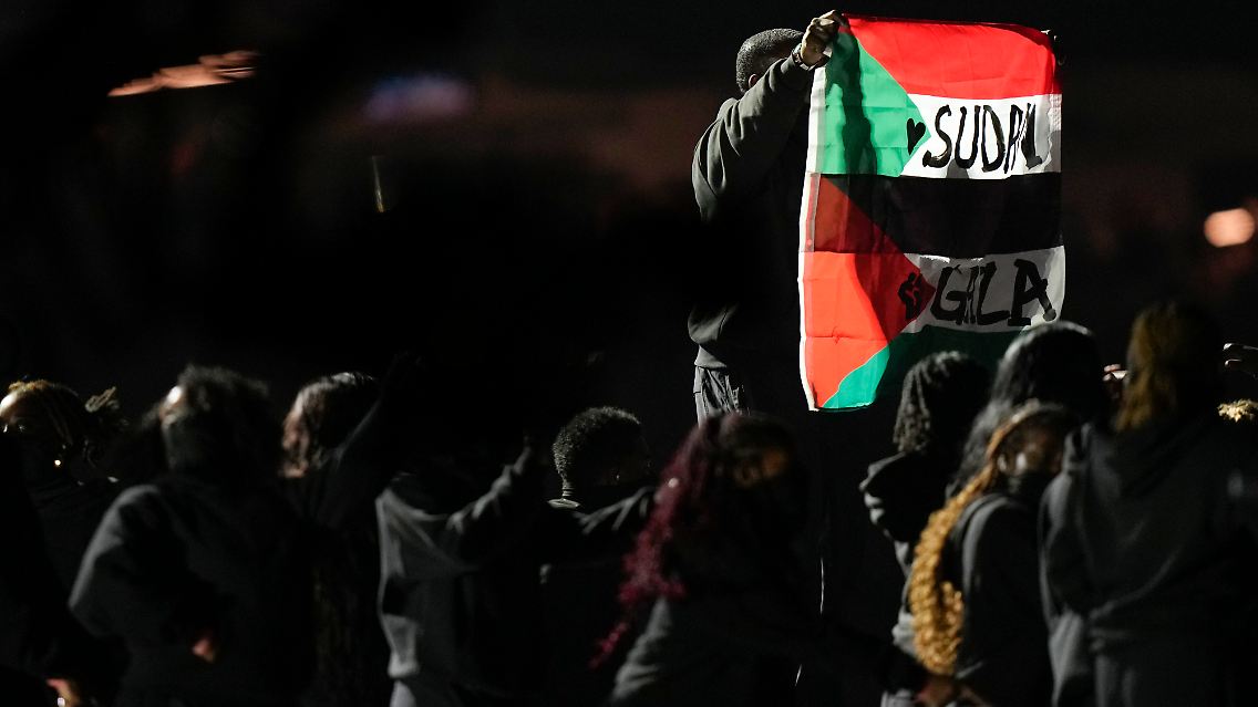Der Protestierende soll Teil der Cast der Half-Time-Show gewesen sein, berichtete die "New York Times".