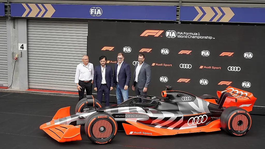 L-R-Formel-1-CEO-Stefano-Domenicali-FIA-Praesident-Mohammed-bin-Sulayem-Audi-Vorstandschef-Markus-Duesmann-Audi-CTO-Oliver-Hoffmann