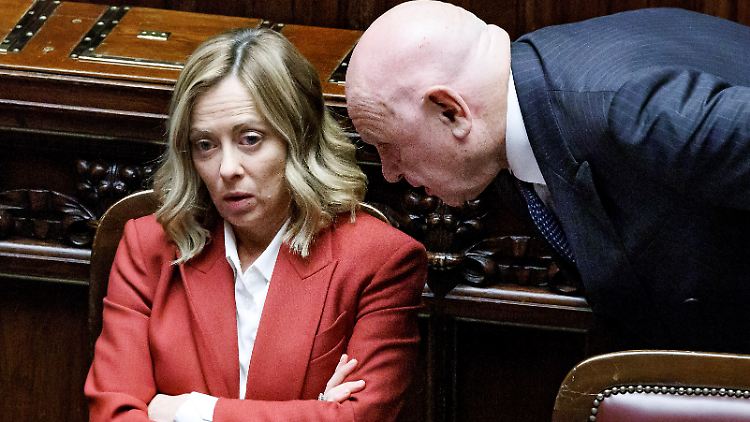Meloni und ihr Justizminister Nordio blamieren sich gerade nach Kräften.