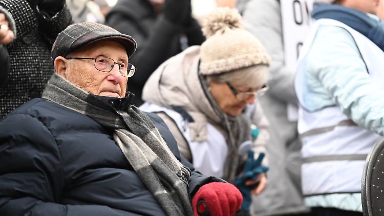 Weinberg nahm am Wochenende an einer Demonstration gegen Rechtsextremismus und für Demkratie teil.