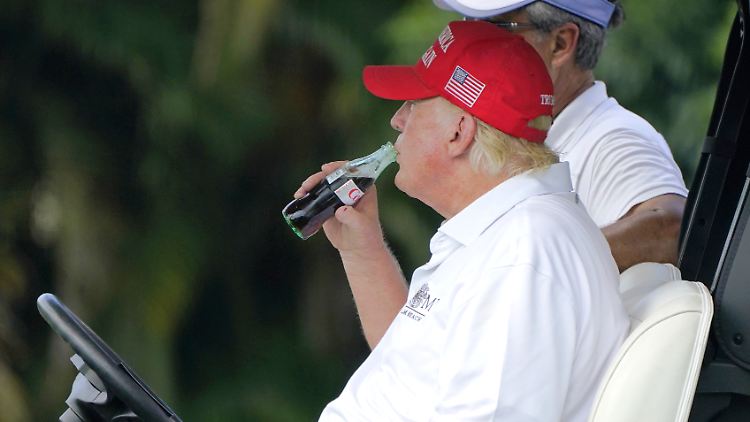Dass Trump aus Papierröhrchen trinkt, kommt für ihn nicht infrage.