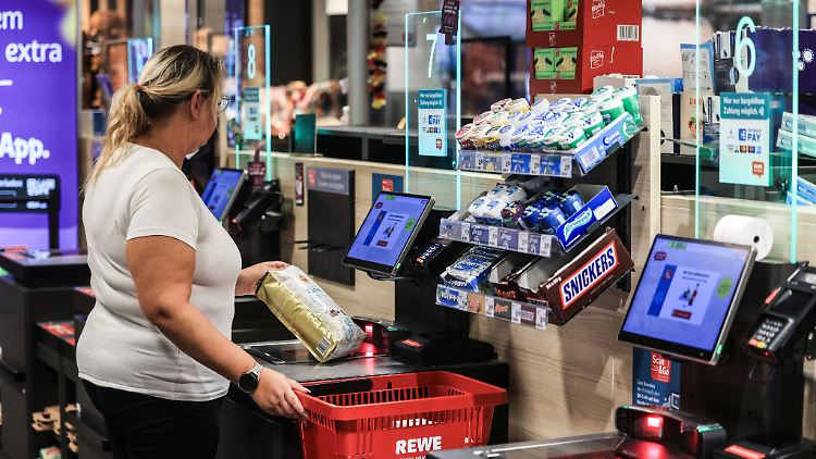 Die intelligente Technik kann erkennen, wenn Artikel nicht gescannt und direkt in die Tasche gesteckt werden.