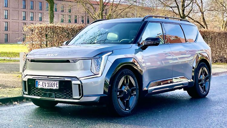 Mit seiner fetzigen Front polarisiert der EV9, aber das soll er ja auch. Langweilig geht jedenfalls anders.