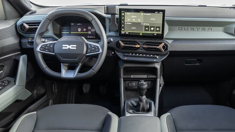 Das Cockpit ist modern eingerichtet und macht eine guten, allerdings nicht sonderlich wertigen Eindruck.