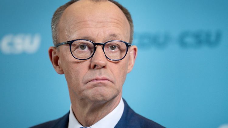 Zurückweisungen von Geflüchteten an der deutschen Grenze seien sowohl mit Verfassungs- als auch EU-Recht vereinbar, sagt Unionskanzlerkandidat Friedrich Merz. 