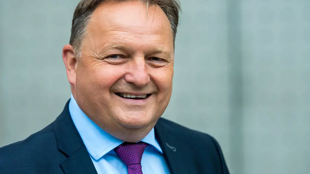 Juergen-Boehm-damals-Vorsitzender-des-Verbands-Deutscher-Realschullehrer