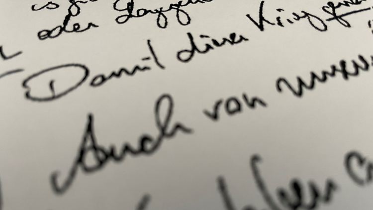 "Damit dieser Krieg gewonnen werden kann, muss er begonnen werden", schreibt der österreichische Rechtsextremist Sellner. "Auch von unserer Seite!" 