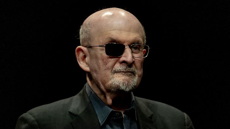 Bei dem Angriff im Jahr 2022 verlor Rushdie sein rechtes Auge. 