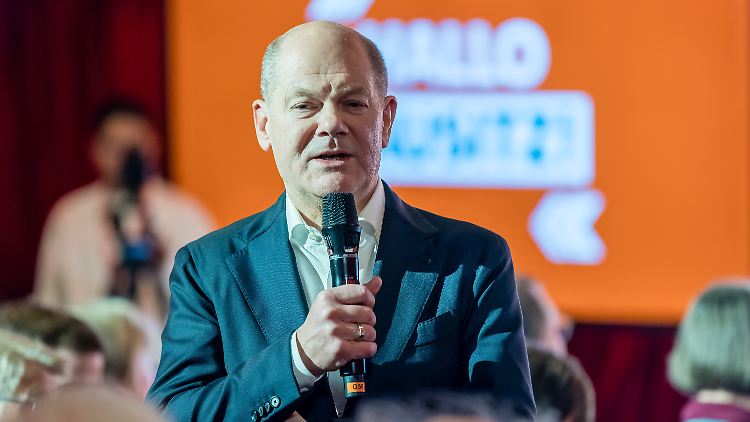 "Wir müssen denen die Möglichkeit geben, sich zu verteidigen", sagt Scholz über die Ukraine.