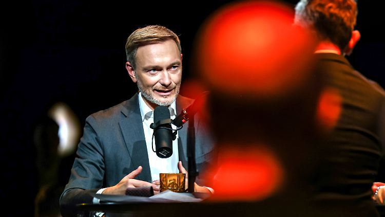 Christian Lindner beim Live-Podcast "B19".