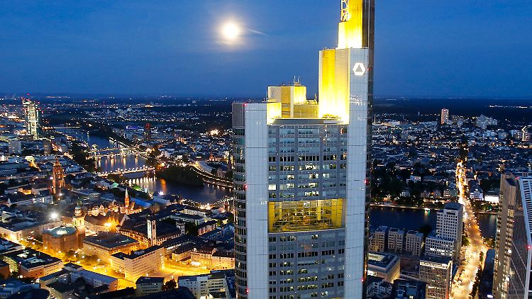 Unicredit kontrolliert mittlerweile etwa 28 Prozent der Anteilsscheine an der Commerzbank.