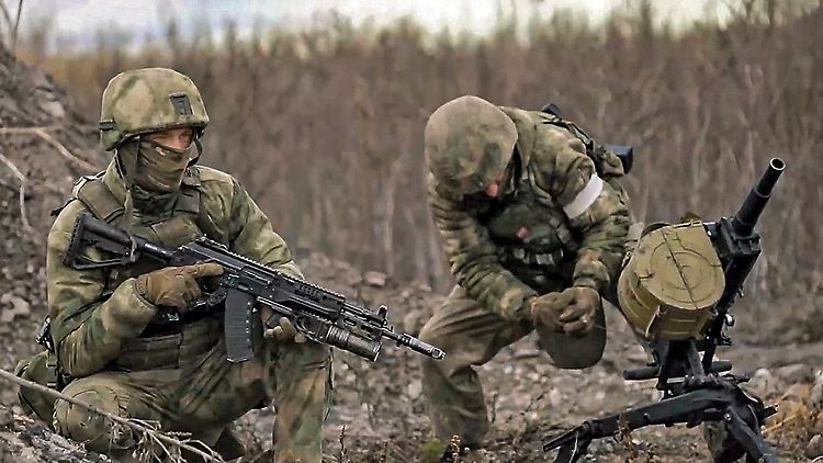 Besonders russische Soldaten, die in Sturmangriffe geschickt werden, kehren mit hoher Wahrscheinlichkeit nicht lebend oder unverwundet zurück.