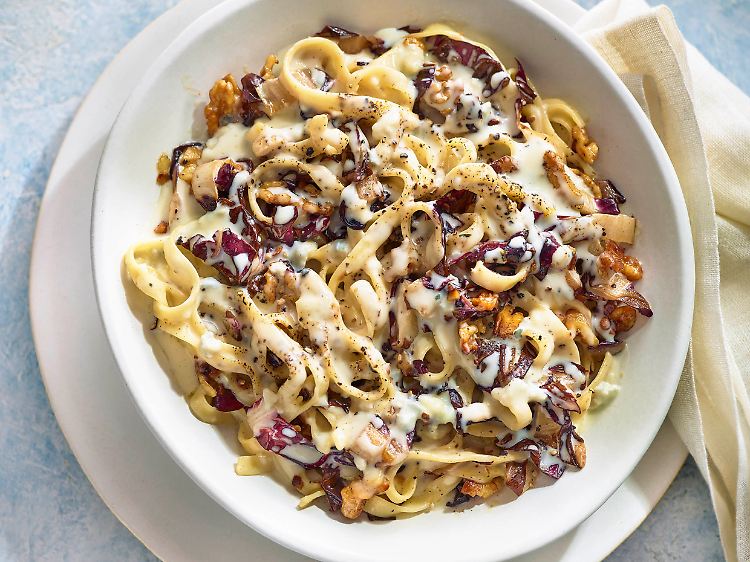 Gorgonzola, geröstete Walnusskerne und Radicchio machen diese Pasta zu einem echt italienischen Genuss.