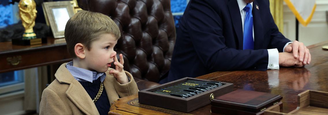 epi_225272672_REUTERSFOTO_2025-02-12T023250Z 693347314 RC2JSCA26HNL RTRMADP 3 USA-TRUMP.JPG_Musk's son stands ne.jpg