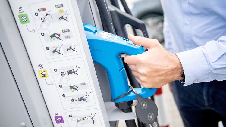 Wer zu Hause oder an einem anderen Ort regelmäßig für sein Fahrprofil passend laden kann, dürfte schon mal über ein E-Auto nachgedacht haben.