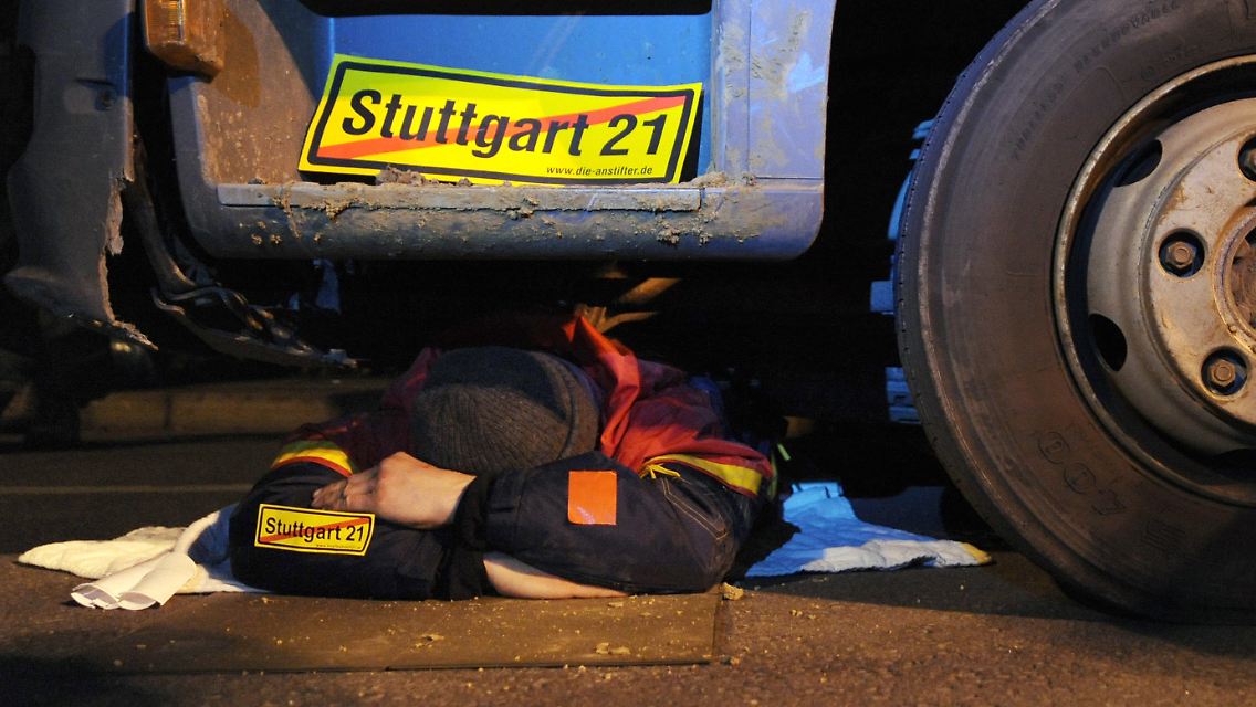 Blockade eines Baufahrzeugs.