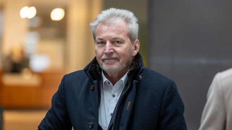 Winterhoff lässt die Vorwürfe über seine Verteidigerin zurückweisen. 