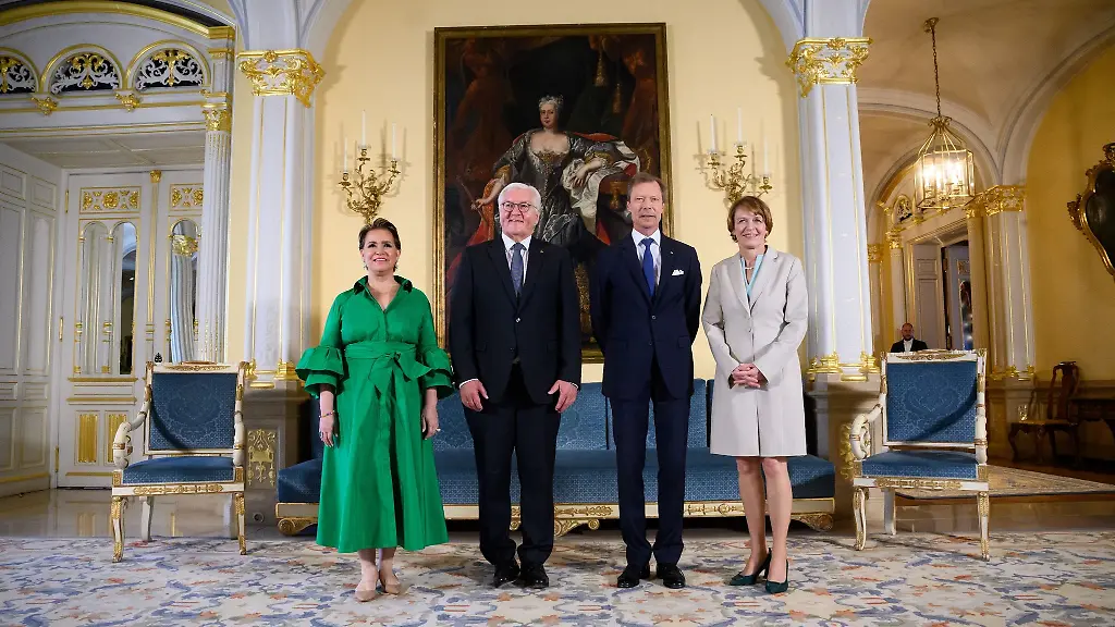 Frank-Walter-Steinmeier-2-v-l-und-Elke-Buedenbender-r-werden-von-Grossherzog-Henri-von-Luxemburg-und-Grossherzogin-Maria-Teresa-von-Luxemburg-l-im-Grossherzoglichen-Palais-empfangen