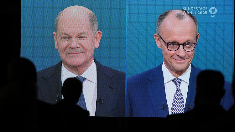Anders als beim TV-Duell: Im Gespräch mit den Kindern verzichten Scholz und Merz auf die übliche Härte im Schlagabtausch. 
