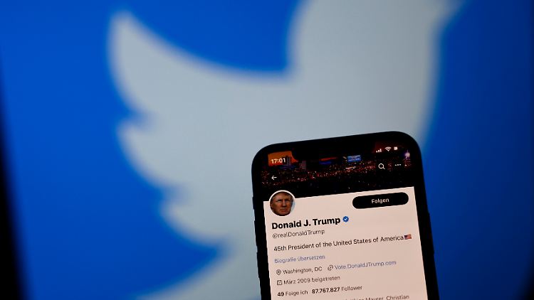 Nach der Übernahme von Twitter durch Elon Musk durfte Donald Trump wieder auf die Plattform, die nun X heißt, zurückkehren.