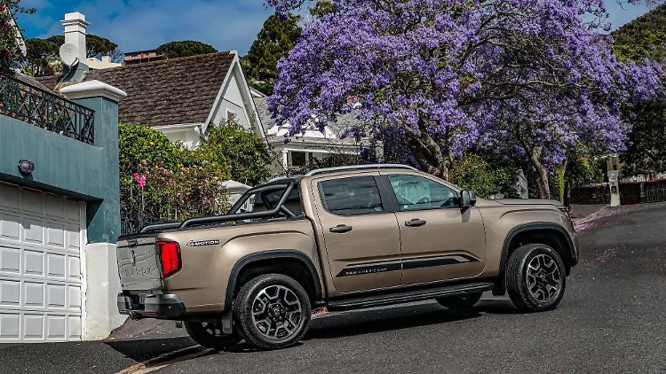 Der riesige Pick-up ist im Handling nicht ganz ohne. Das gilt insbesondere für Fahrten in Parkhäuser.