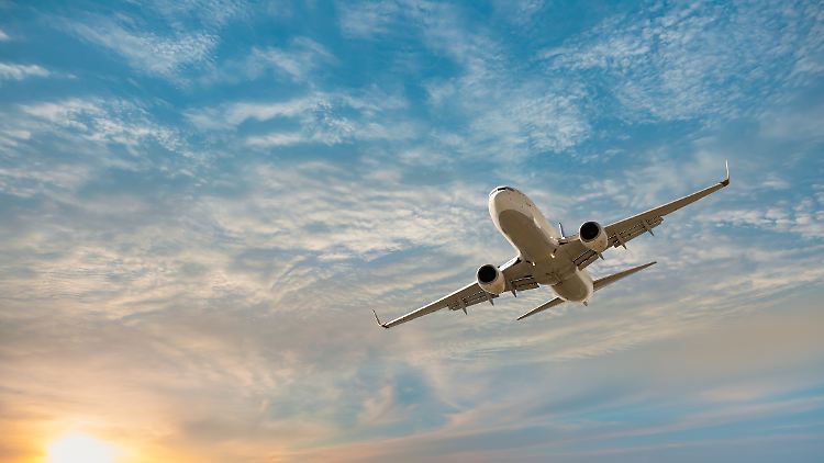 Kreditkarten die sich an Vielflieger richten, bringen oft zahlreiche Benefits mit, die das Reisen erleichtern.