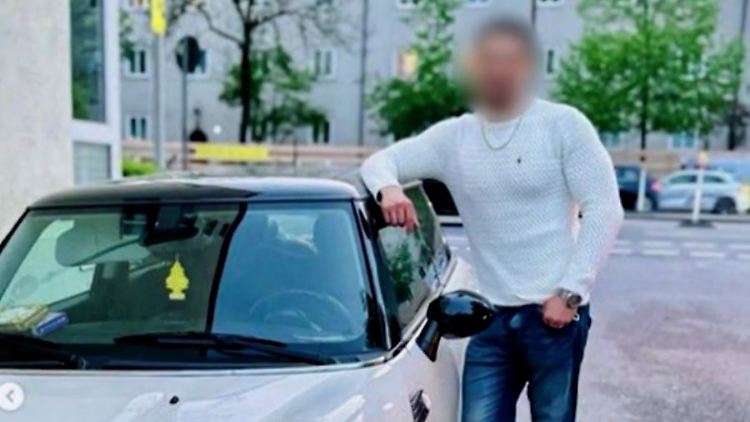Am Donnerstag fuhr Farhad N. mit seinem Mini Cooper in die Demonstration der Gewerkschaft Verdi.