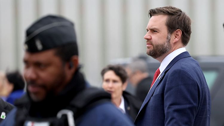"Der Präsident wird nicht mit Scheuklappen an die Sache herangehen", kündigt Vance an.