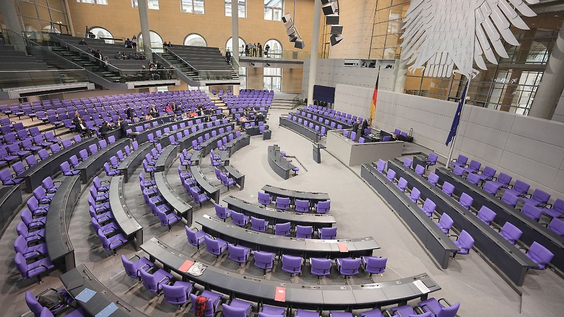Plenarsaal.jpg