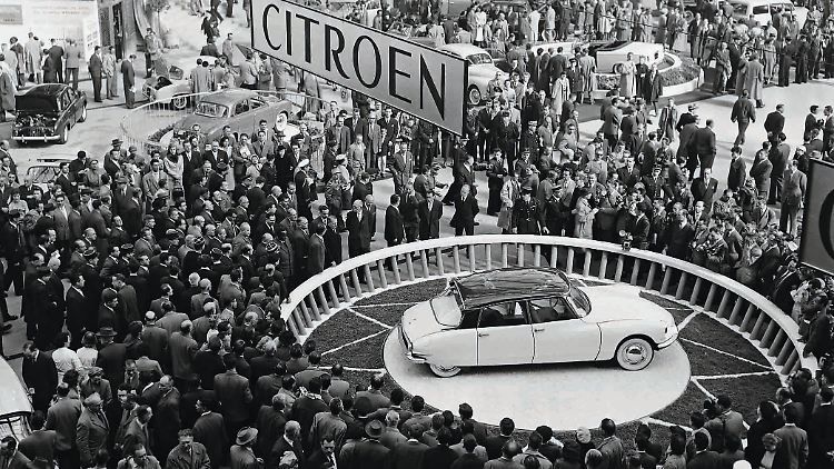 Als das D-Modell vor etwa 70 Jahren auf dem Pariser Autosalon debütierte, erntete es große Neugierde.