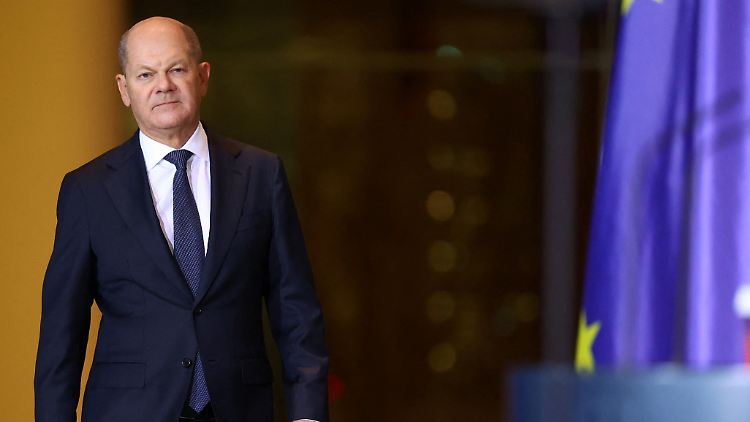 Die "breiten Schultern" der USA, in deren Windschatten man segeln kann, gibt es nicht mehr, sagt Jan C. Behrends. "Und wir merken, dass wir - wieder - relativ nackt dastehen."