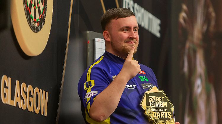 Luke Littler beherrscht mit seinen 18 Jahren die Dartswelt.