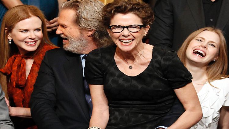 Hahn im Korb: Jeff Bridges zwischen Nicole Kidman und Amy Adams, Annette Bening auf dem Schoß.