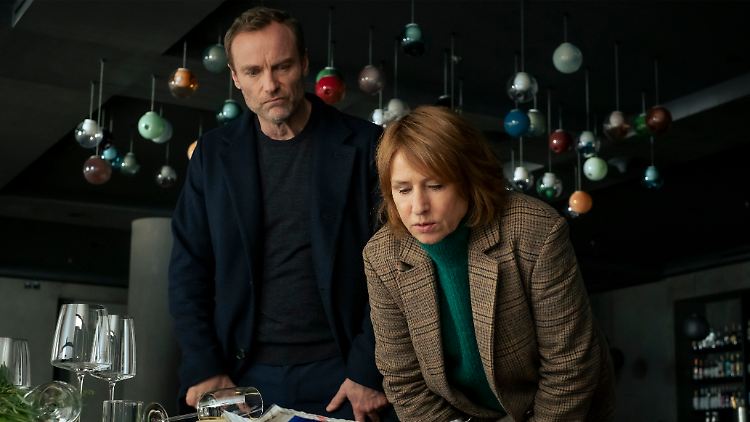 Robert Karow (Mark Waschke) und Susanne Bonard (Corinna Harfouch) untersuchen den zweiten Tatort.