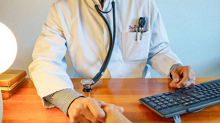 Das neue Motto lautet: "Jede Leistung wird bezahlt". Damit soll es für Hausärzte attraktiver werden, neue Patienten aufzunehmen.