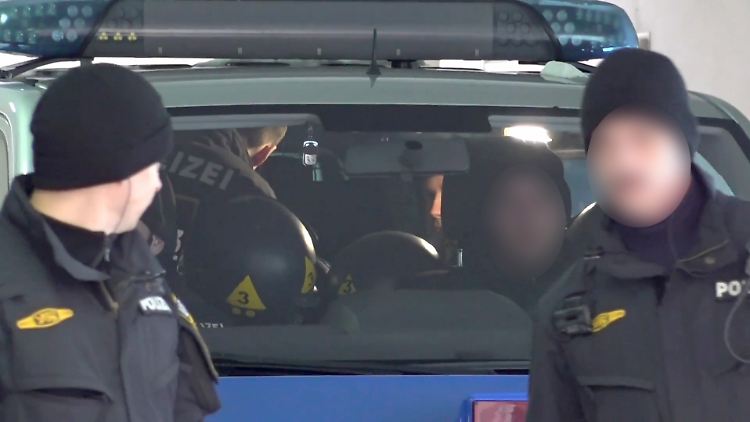 Der Fahrer muss wegen des Verdachts auf 39-fachen Mord in U-Haft. 