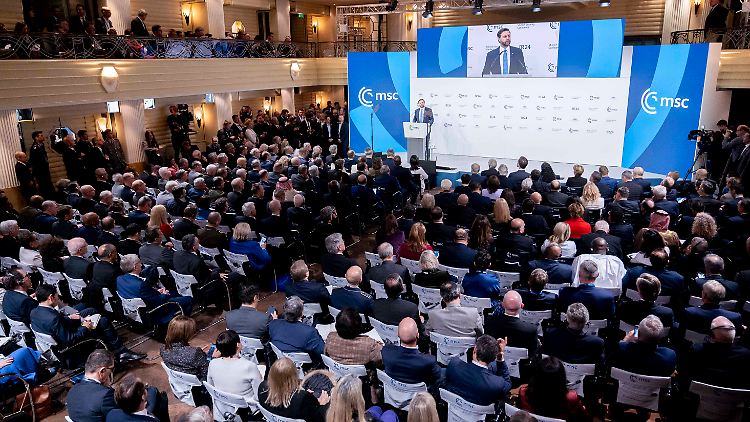 J.D. Vance bekam nur spärlich Applaus bei seiner Rede im Bayerischen Hof.